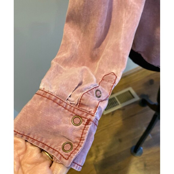 Express Blouse Button Down Snaps Size Medium Distressed Pink Collared Pockets - Picture 7 of 11